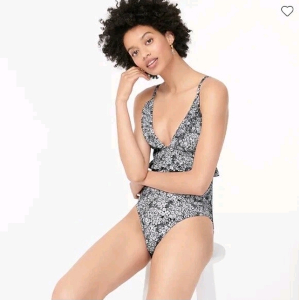 J. CREW navy White Ruffle v-neck one-piece in valley floral Swimsuit Sz 8